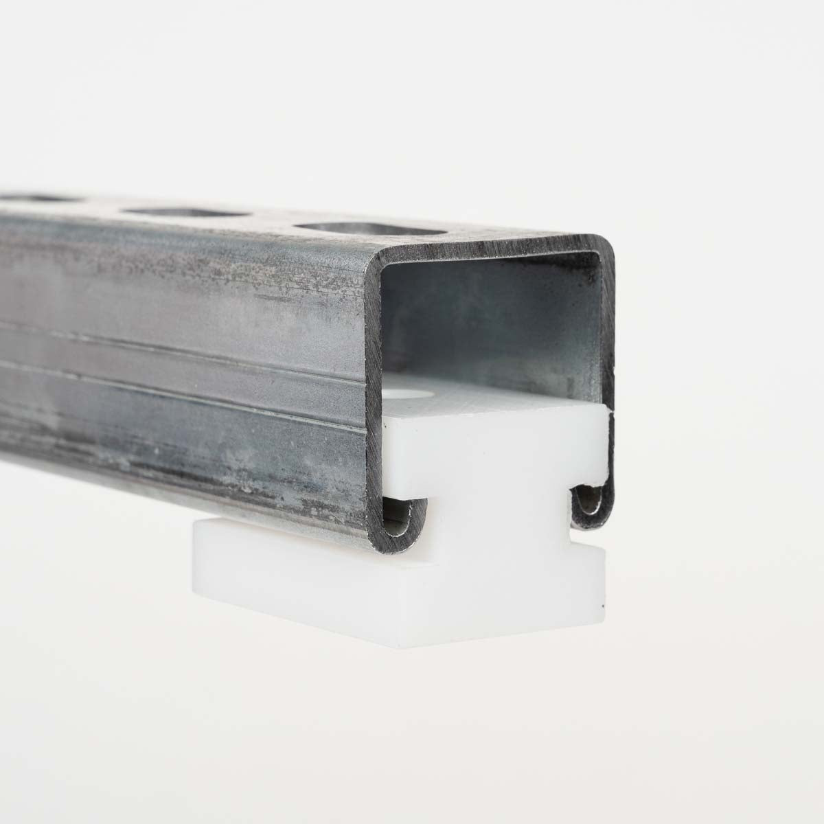 P2753 - Teflonklods til montageskinner | Unistrut | Beslag til skinnesystemer | Foto 1