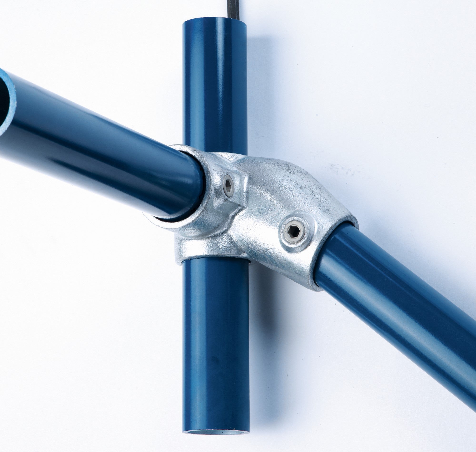 3-vejs hjørne m/justerbar højre bøjning (30°-45°) | galvaniseret rørfitting type 321RH | Kee Klamp | pipe clamps | Erik Larsen & Søn