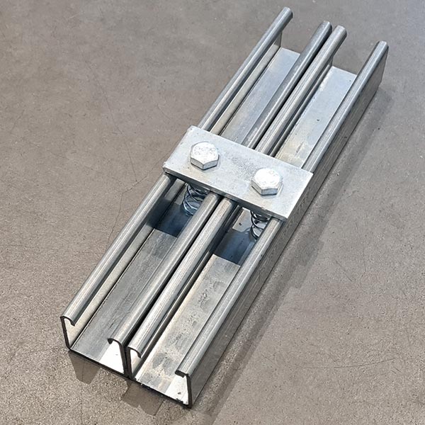 P1065 - Lige planbeslag, 2 huls | Unistrut | Beslag til skinnesystemer | Foto 3