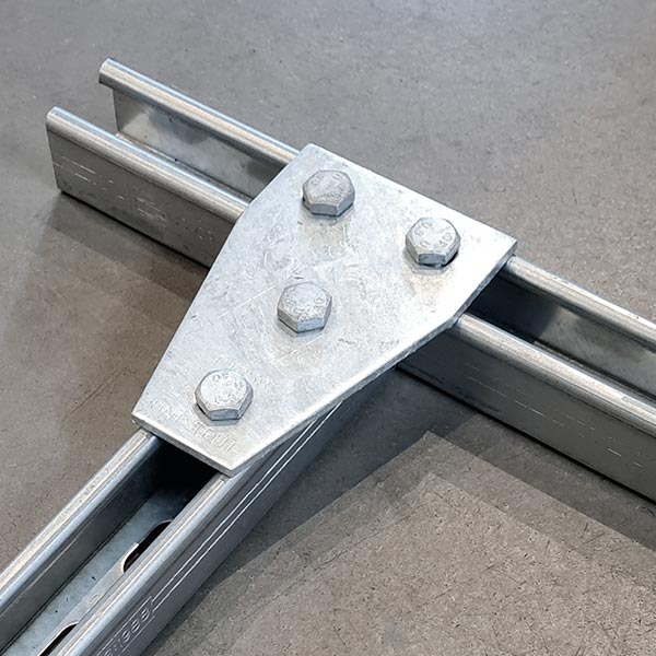 P1358 - Planbeslag | Unistrut | Beslag til skinnesystemer | Foto 4