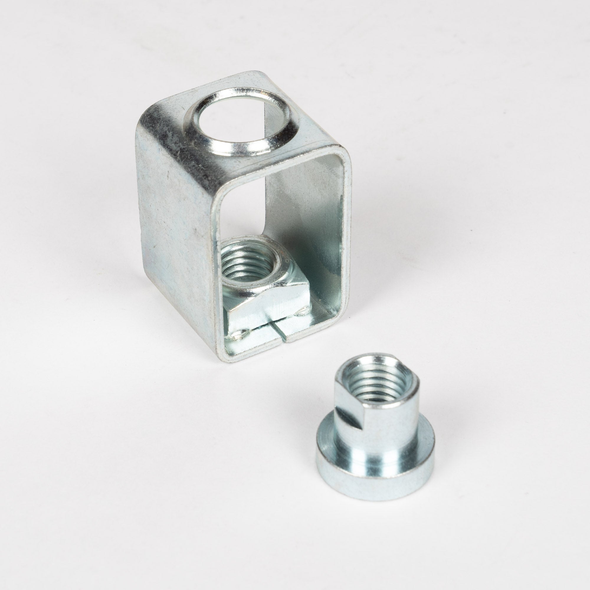 Højderegulering med lodret gevindhul | Erik Larsen & Søn | Beslag til rørbøjler | Foto 4