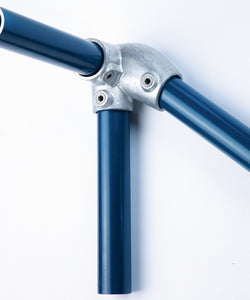 3-vejs hjørne-top m/justerbar højre bøjning (30°-45°) | galvaniseret rørfitting type 320RH | Kee Klamp | pipe clamps | Erik Larsen & Søn